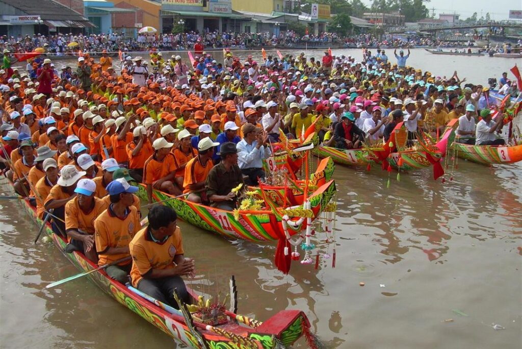 Ghe Ngo boat racing festival in Soc Trang Province