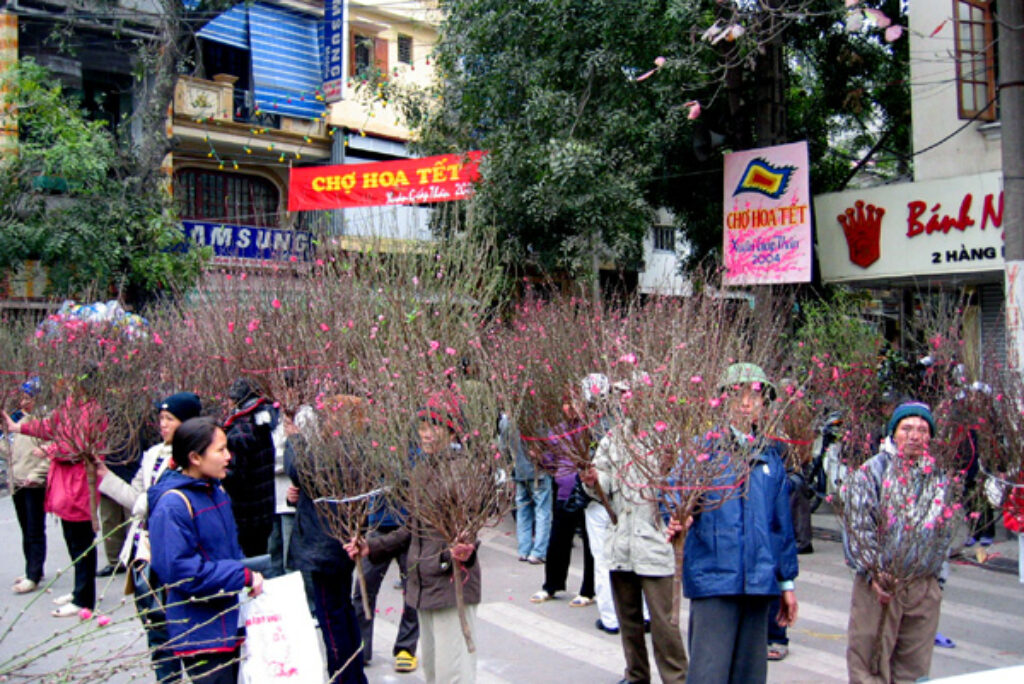Famous Flower Market on Hang Luoc Street, Hanoi