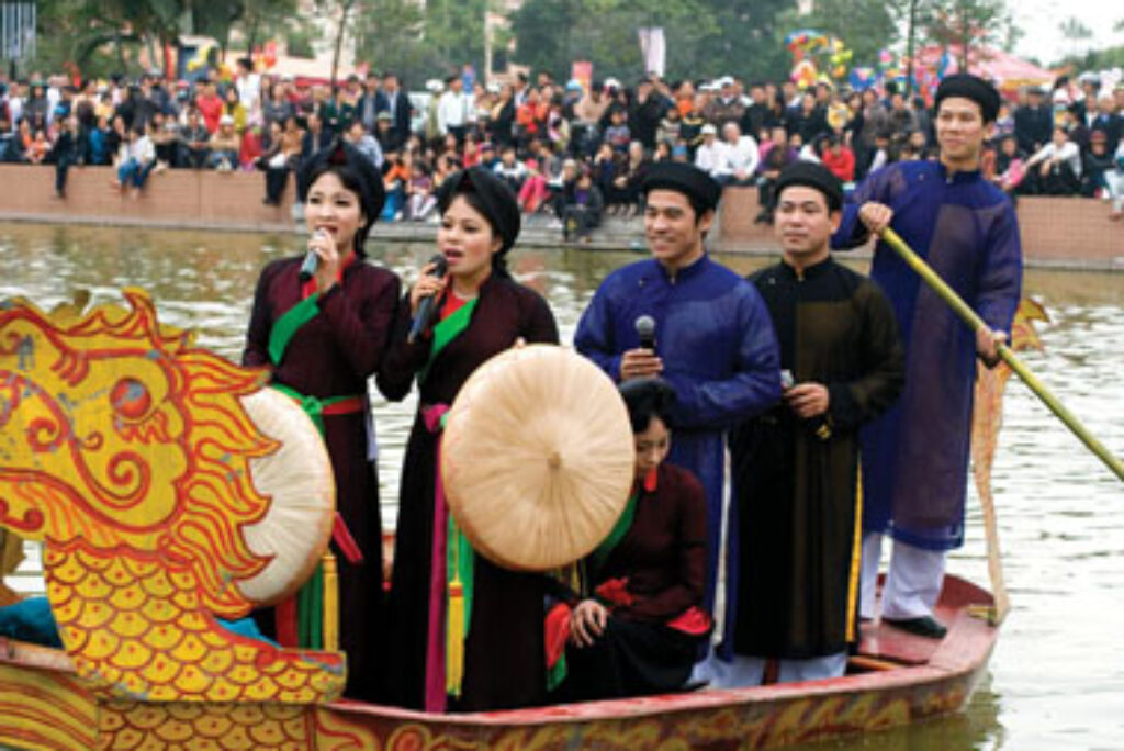 Bac Ninh develops tourism in association with the Quan Ho culture