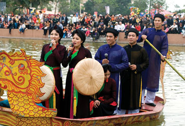 Bac Ninh develops tourism in association with the Quan Ho culture