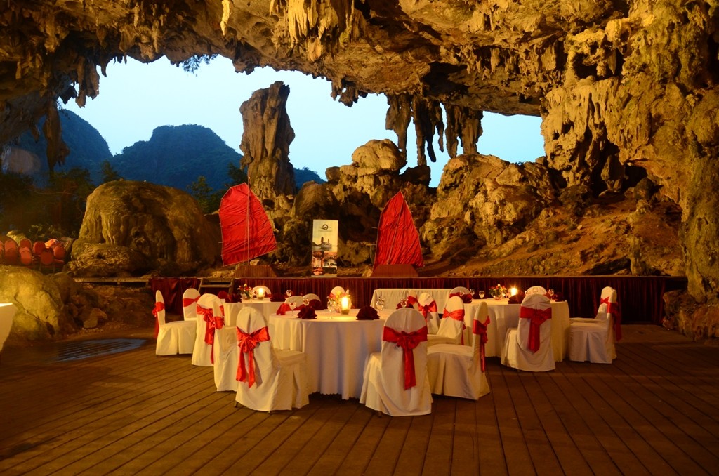 halong dining in a cave