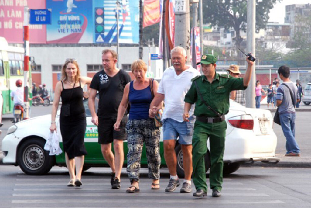 How to Cross Road in Vietnam – Essential Principles to Remember