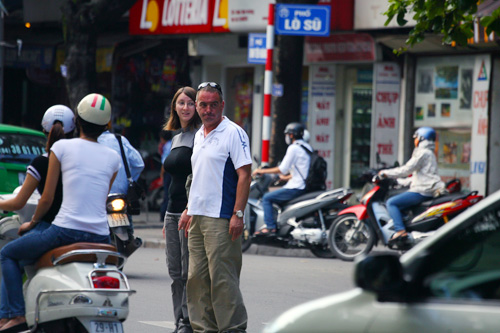 Encounter The Bewildering Traffic in Vietnam? Let just cross