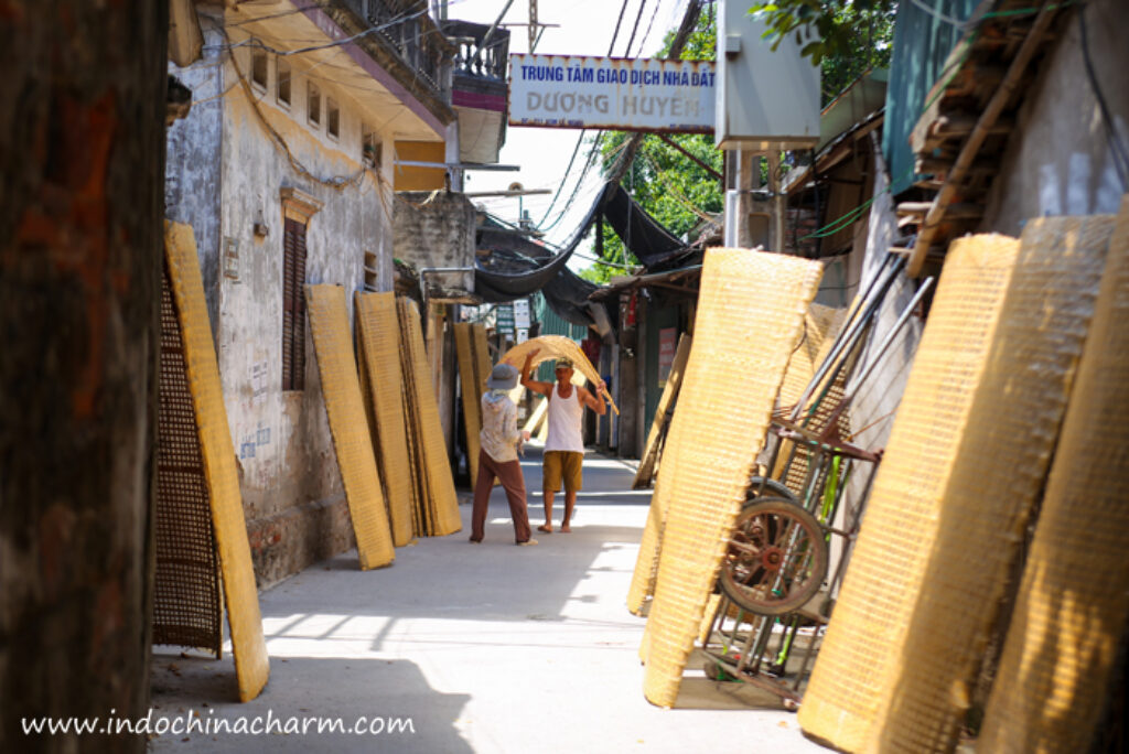 Cu Da Village Hanoi with Ancient French-style Houses and Traditional Vermicelli Making