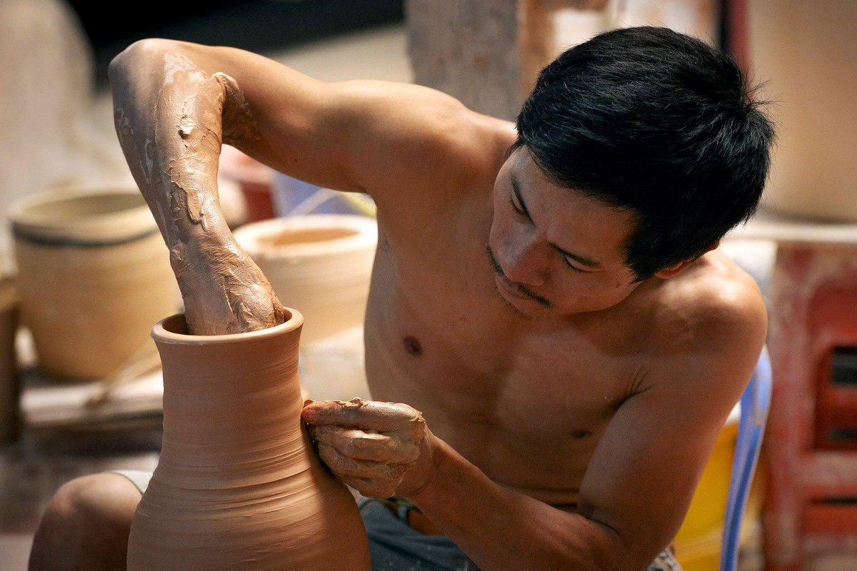 Traditional Process of Producing Bat Trang Pottery