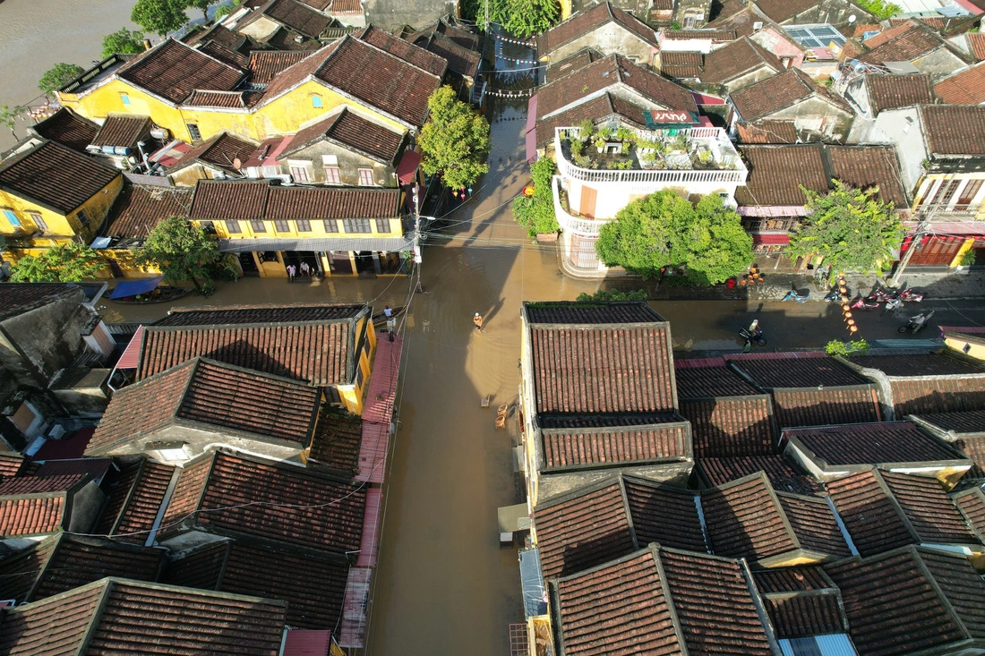 Hoi An Town Flooding 2023 by drone (Source: tuoitre.vn)