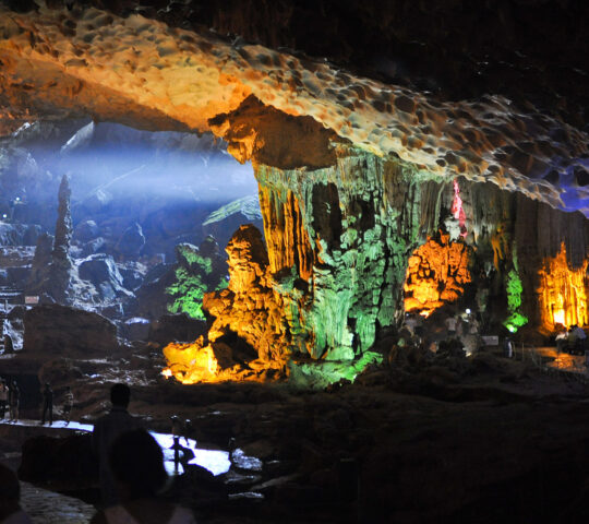 Thien Cung Cave in Halong Bay – Enchanting Sight to Explore