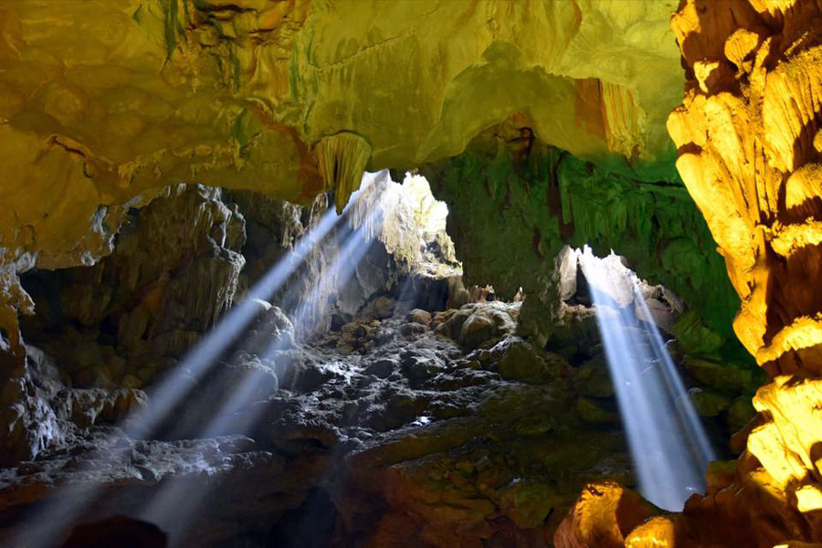 Thien Cung Cave in Halong Bay – Enchanting Sight to Explore