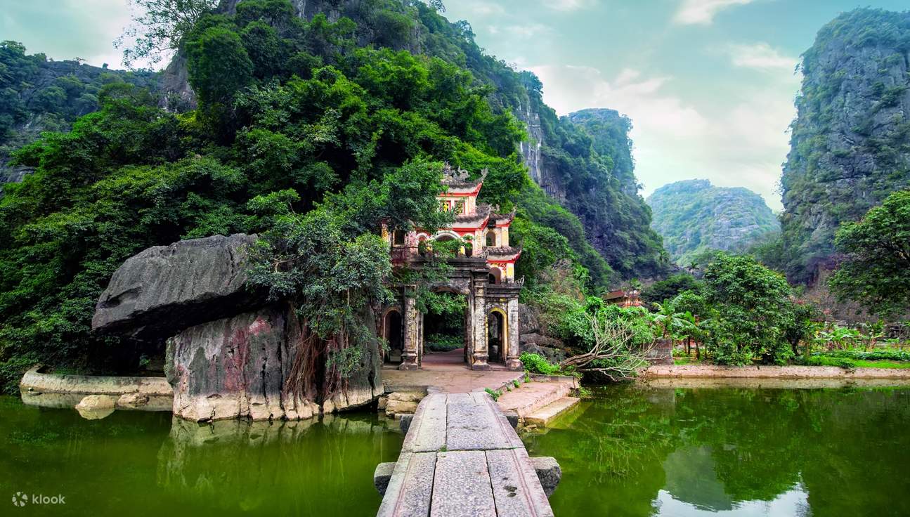 Tam Coc Tranquility: Navigating the Beauty of Ninh Binh, Vietnam
