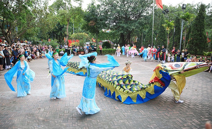 The Annual Le Mat Village Festival is Held in Spring