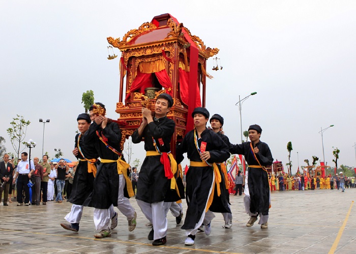 The Annual Le Mat Village Festival is Held in Spring