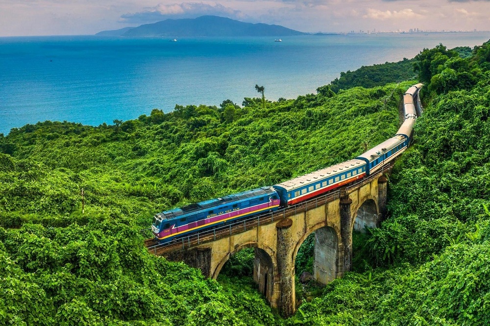 Hue to Da Nang Train: New Tourist Train “Central Heritage Connection” Launched in 26 Mar 2024