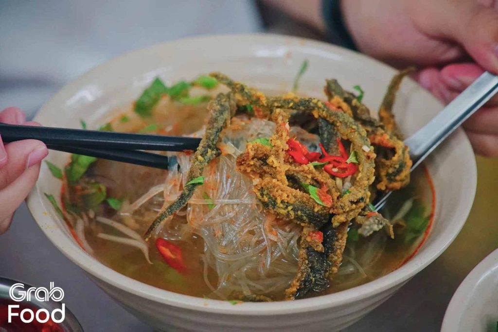 Hanoi street food: Mien Luon Dong Thinh