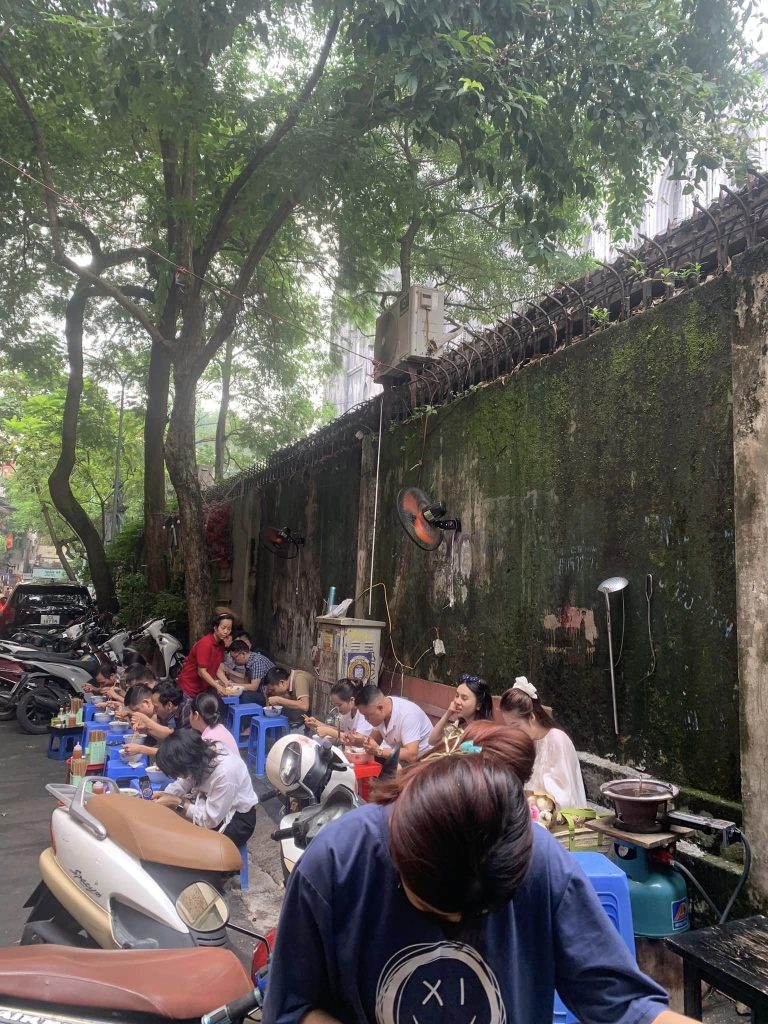 Hanoi street food: Pho Bo Au Trieu