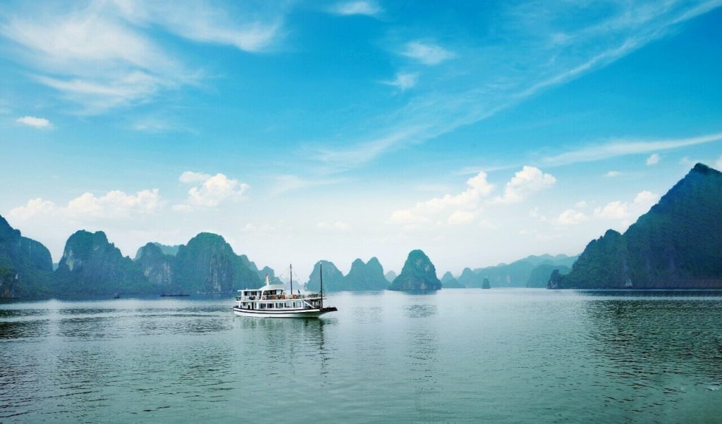 Luxury Day Tour to Halong Bay by Charter Helicopter and Private Yacht