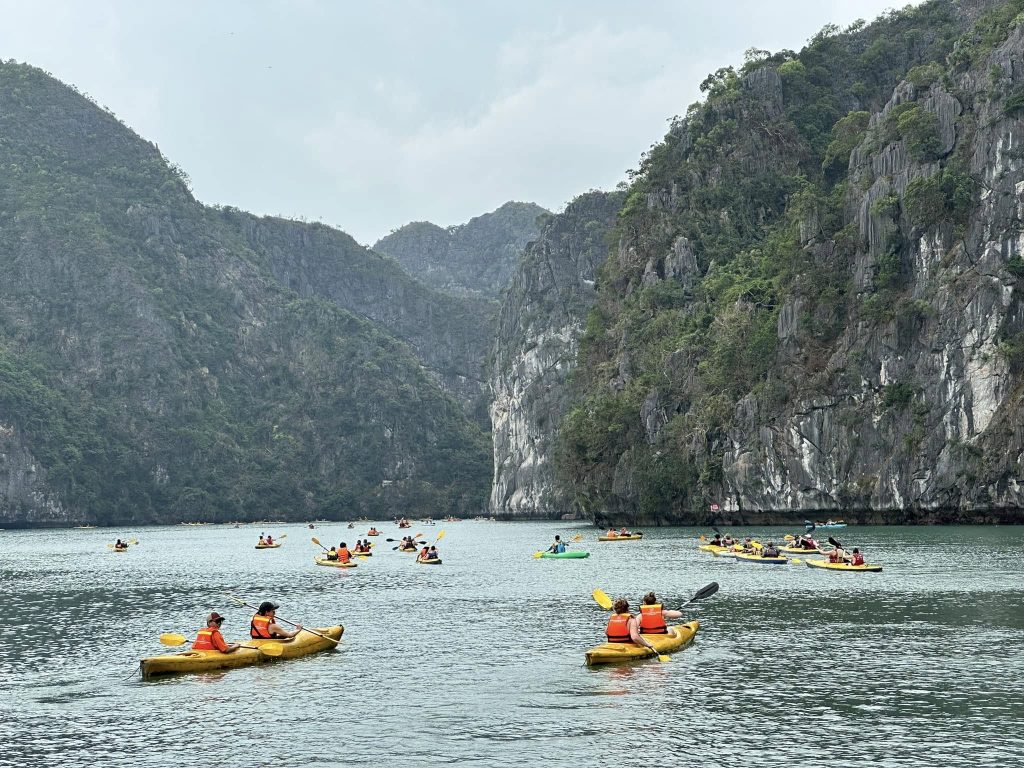 Luxury Day Tour to Halong Bay by Charter Helicopter and Private Yacht